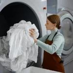 Invertir en una lavandería industrial: maquinaria y procesos de lavado.